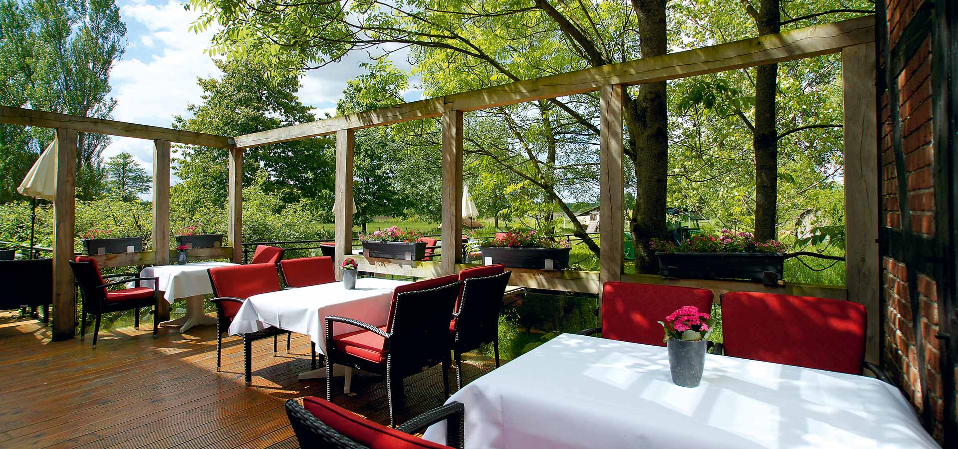 Hotel & Restaurant Brackstedter Mühle Wolfsburg - Terrasse 02